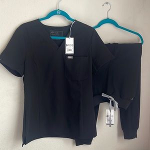 FIGS SCRUB TOP AND HIGH WAISTED JOGGERS - BLACK - MATCHING SET